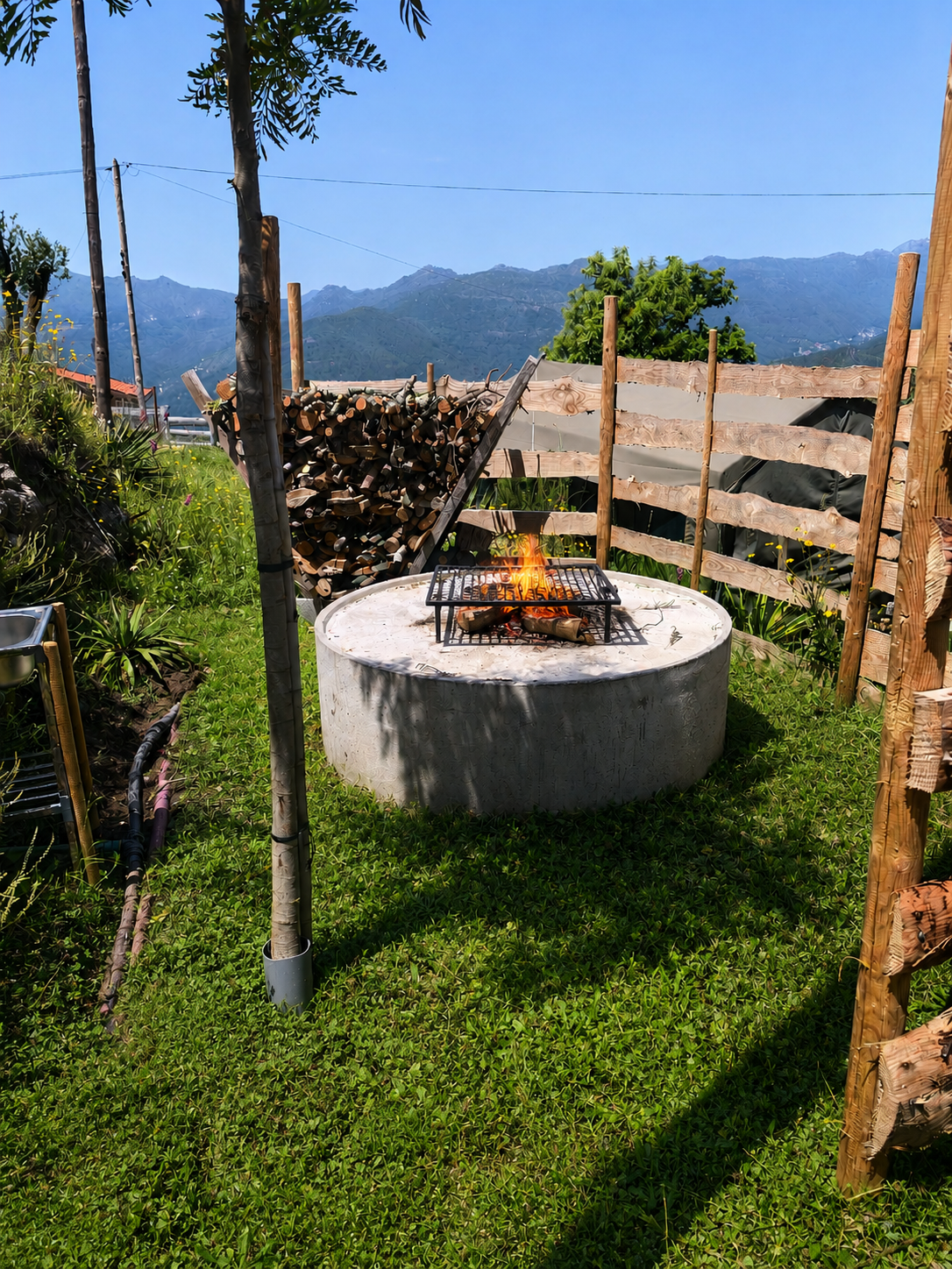 Fogueira e churrasqueira com vista para a serra